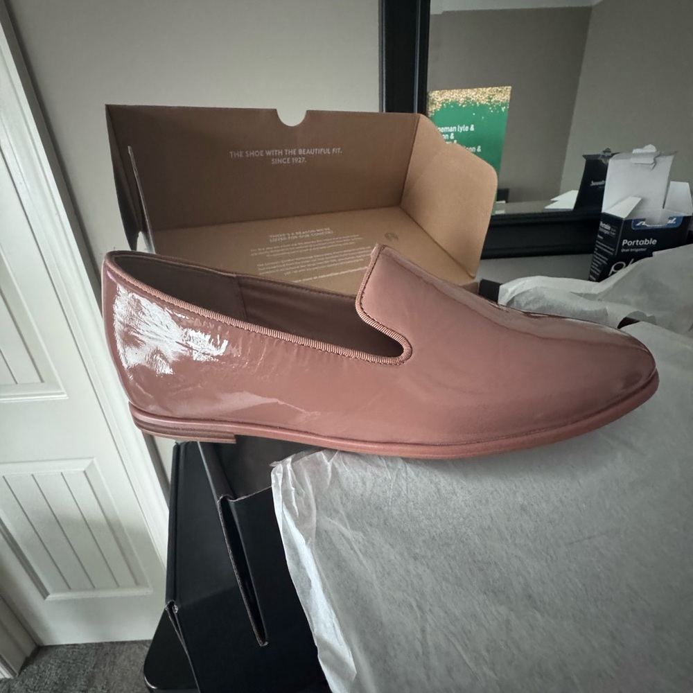 Naturalizer Women Effortless Glossy Patent Leather Mauve Loafers- 9.5- BNWT